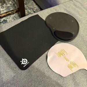 Mouse Pad & Wrist Rest Lot – SteelSeries Gaming Mousepad + Gel Wrist Rest